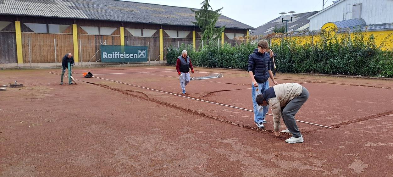 ❄️ Saisonende auf den Sandplätzen: Erfolgreiche Einwinterung dank aller Helfer !!